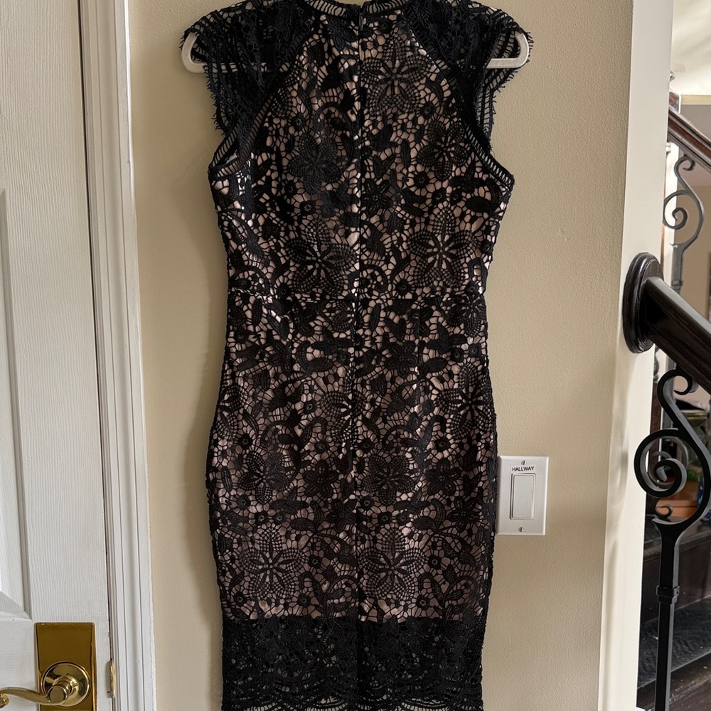 Main Strip Black Lace Midi Dress